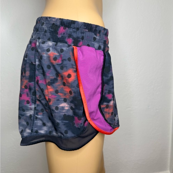 Lululemon Super Squad Shorts Size 10  Windy Blooms Plum Violet Blue 2.5" Lined - Picture 4 of 9